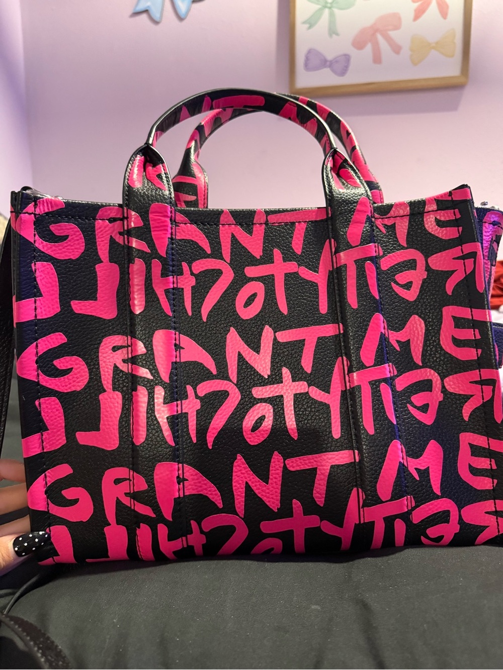 Marc Jacobs The Tote Bag Black with Hot Pink Graffiti Print - Picture 2 of 12